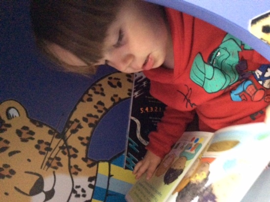 Story bus visits Nursery